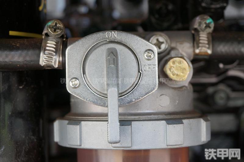 雷沃重工FR60挖掘机局部