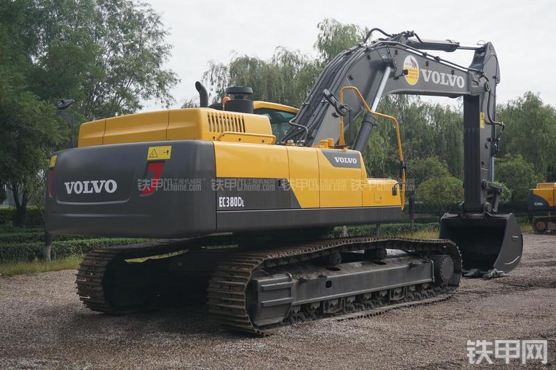 沃尔沃EC380D挖掘机整机外观