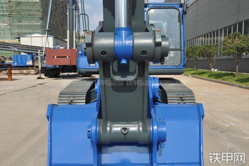 恒天九五JV235LC五十铃挖掘机局部