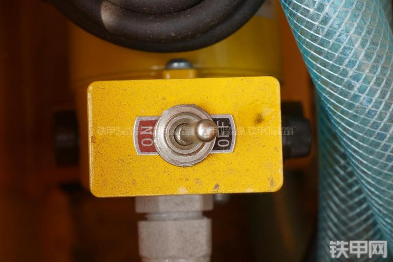 雷沃重工FR60挖掘机局部