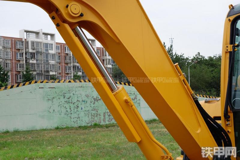 现代R60-9挖掘机局部