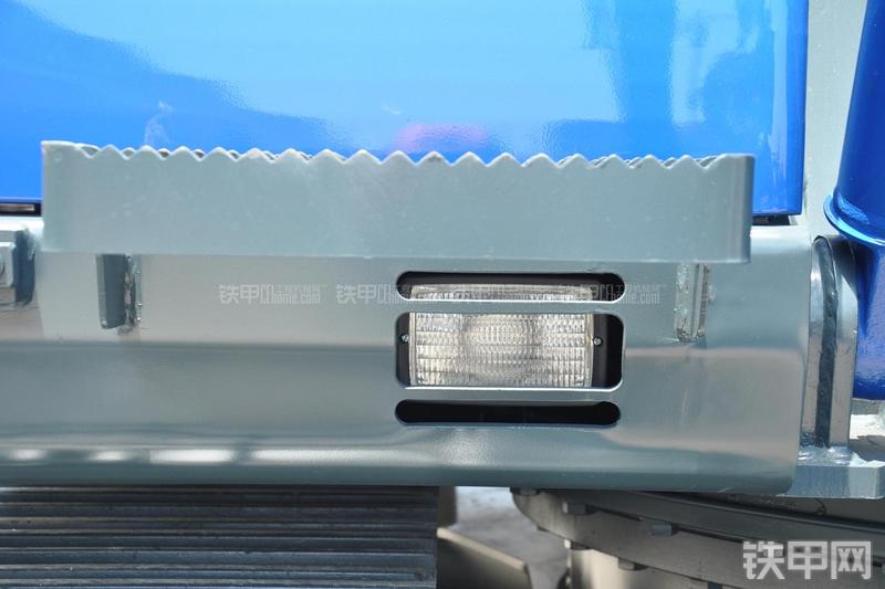 恒天九五JV150五十铃挖掘机局部