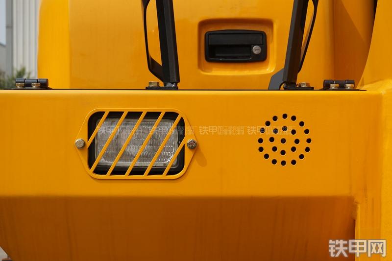 雷沃重工FR60挖掘机局部