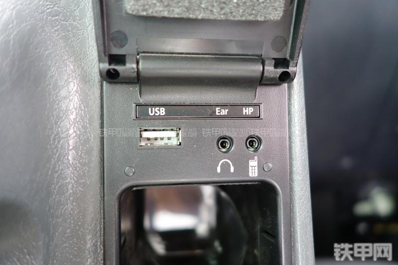 现代R60-9挖掘机局部