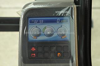 现代R110-7挖掘机局部