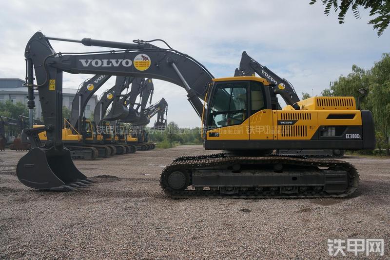 沃尔沃EC380D挖掘机整机外观