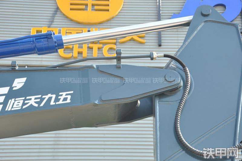 恒天九五JV235LC五十铃挖掘机局部