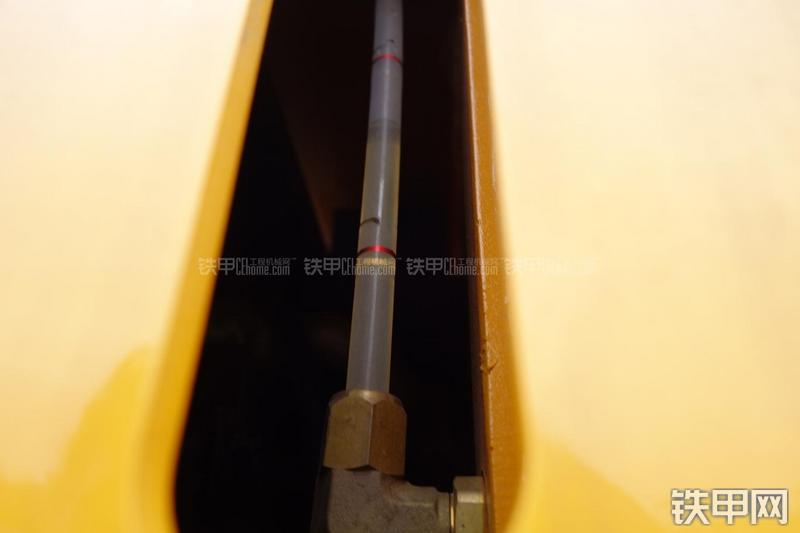 现代R60-9挖掘机局部