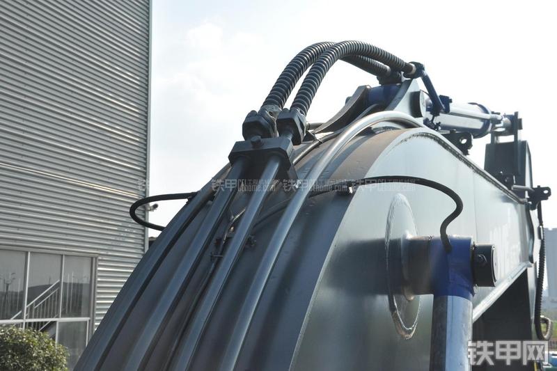 恒天九五JV235LC五十铃挖掘机局部