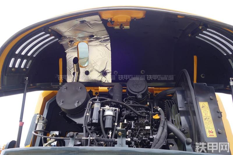 现代R60-9挖掘机局部