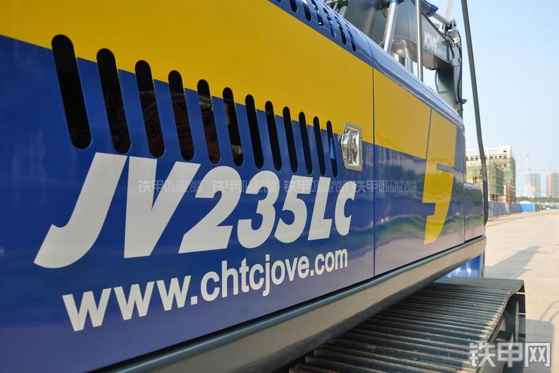 恒天九五JV235LC五十铃挖掘机局部