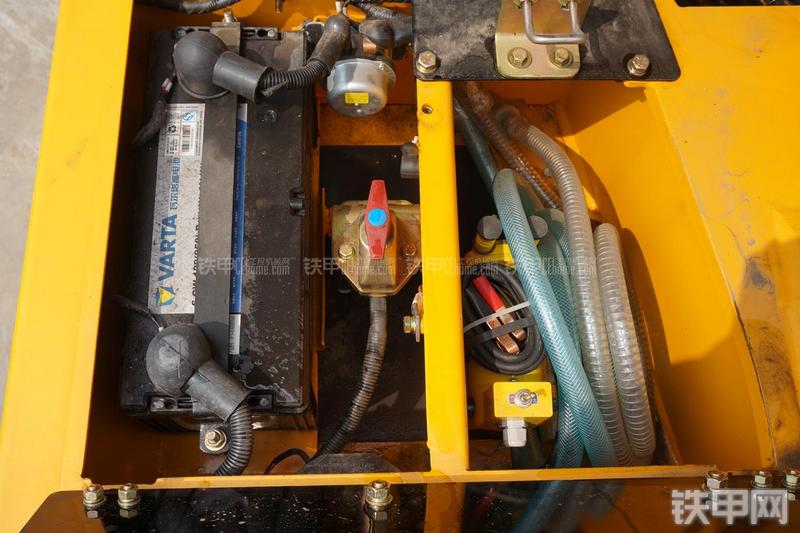 雷沃重工FR60挖掘机局部