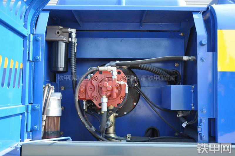 恒天九五JV235LC五十铃挖掘机局部