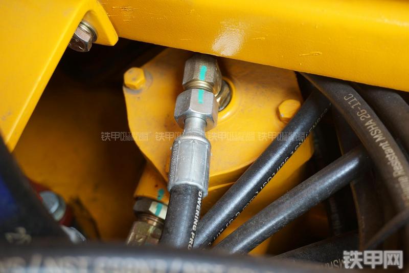 雷沃重工FR60挖掘机局部