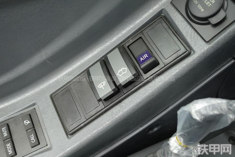 现代R60-9挖掘机局部