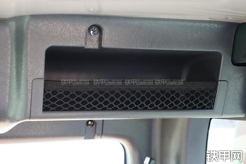 现代R60-9挖掘机局部