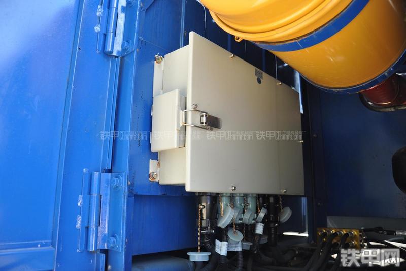 恒天九五JV235LC五十铃挖掘机局部