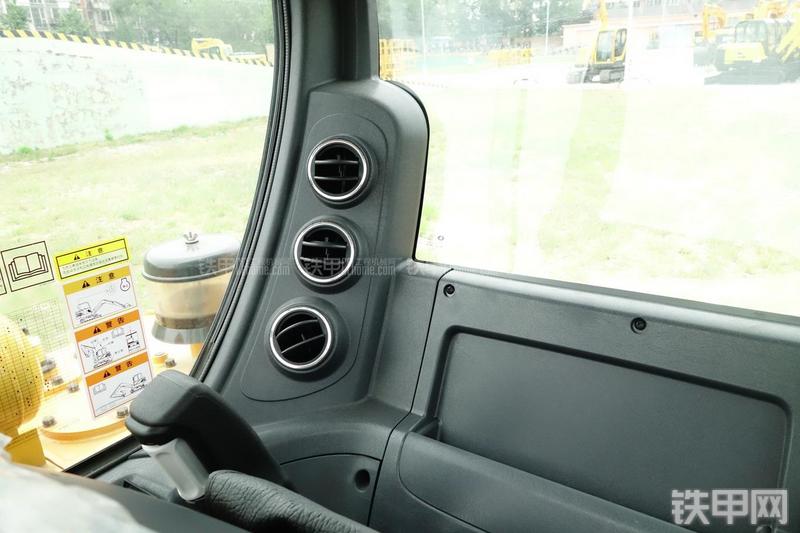 现代R60-9挖掘机局部