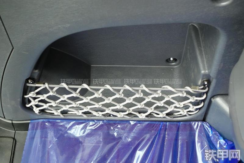 现代R60-9挖掘机局部