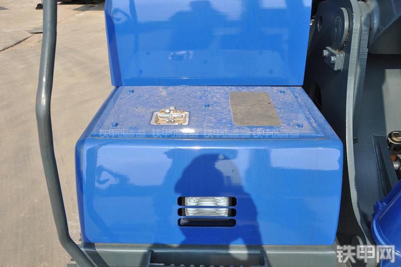 恒天九五JV235LC五十铃挖掘机局部