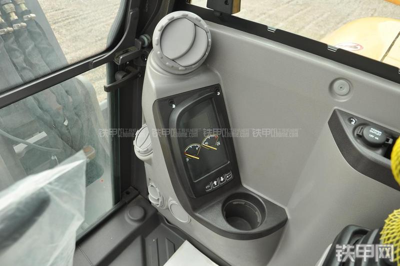 沃尔沃EC60C挖掘机局部