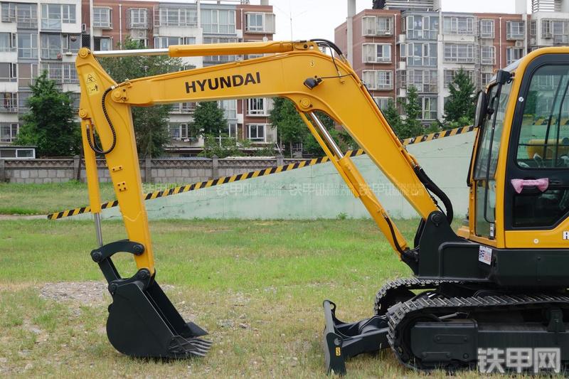 现代R60-9挖掘机局部