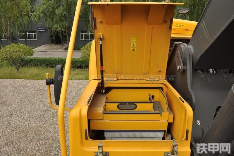 沃尔沃EC290BLC挖掘机局部