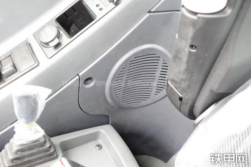 现代R60-9挖掘机局部