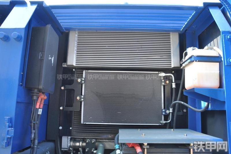 恒天九五JV235LC五十铃挖掘机局部