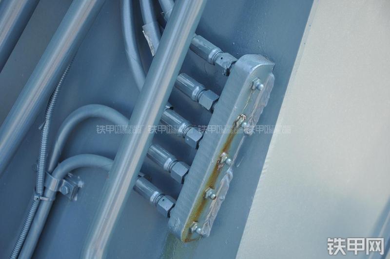 恒天九五JV235LC五十铃挖掘机局部