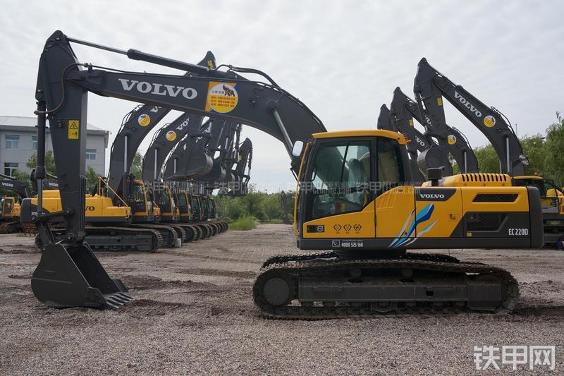 沃尔沃EC220D挖掘机整机外观