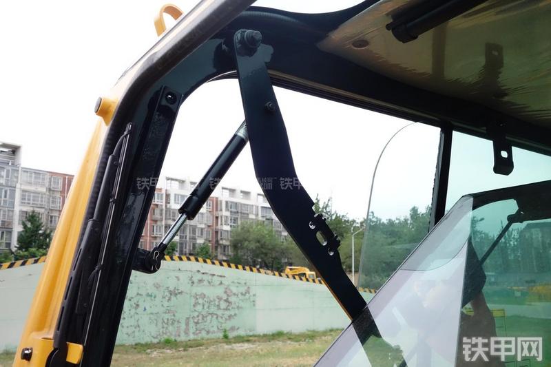 现代R60-9挖掘机局部