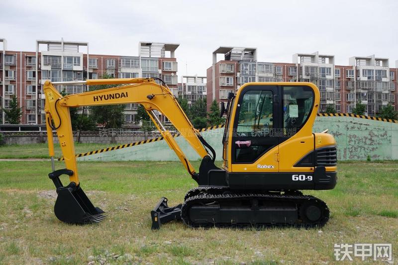 现代R60-9挖掘机整机外观