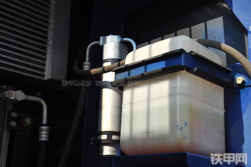 恒天九五JV235LC五十铃挖掘机局部