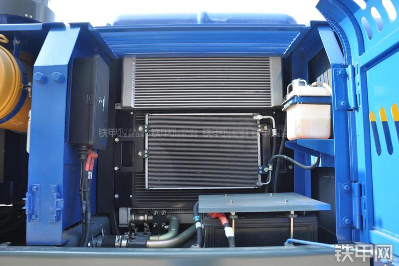 恒天九五JV235LC五十铃挖掘机局部