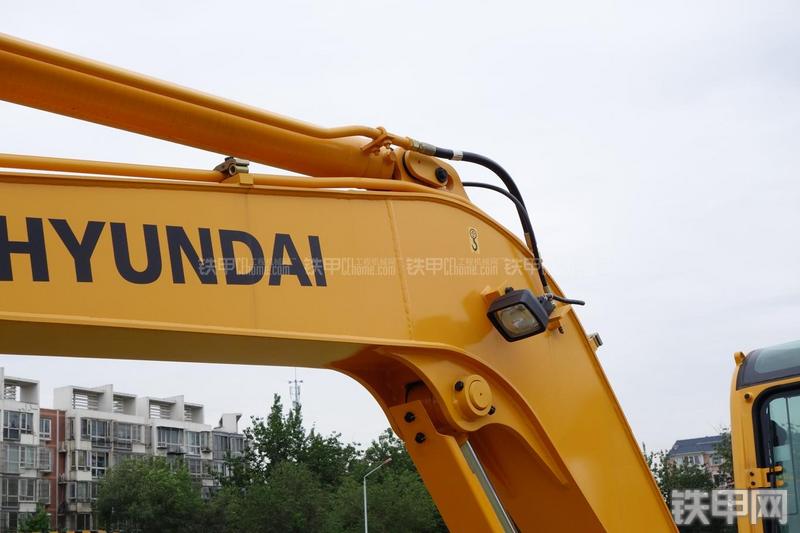 现代R60-9挖掘机局部