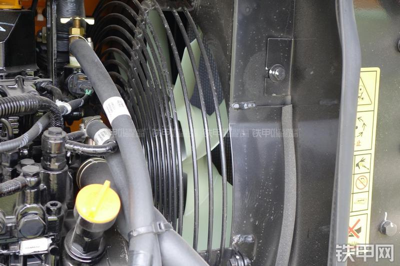 现代R60-9挖掘机局部