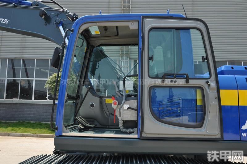 恒天九五JV150五十铃挖掘机局部