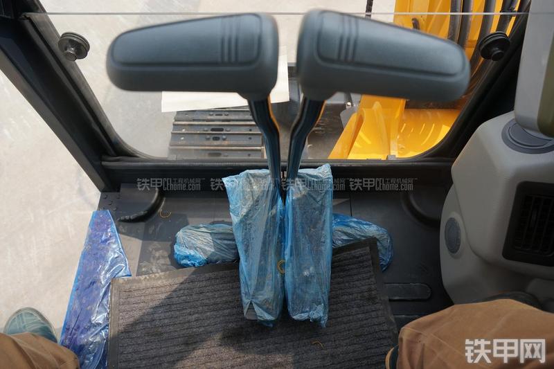 雷沃重工FR60挖掘机局部