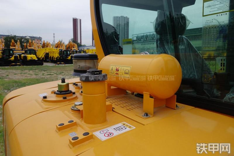 现代R60-9挖掘机局部