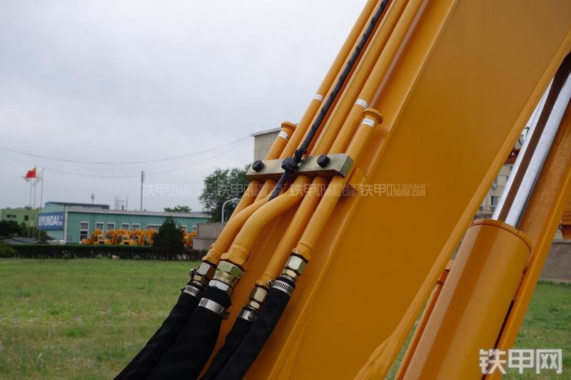 现代R60-9挖掘机局部