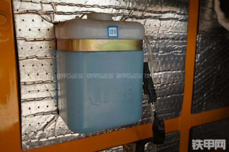 雷沃重工FR60挖掘机局部