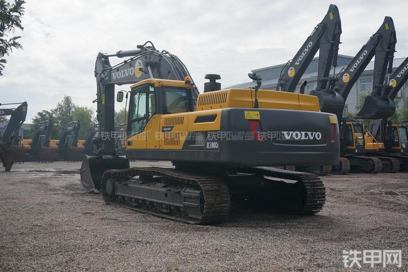 沃尔沃EC380D挖掘机整机外观