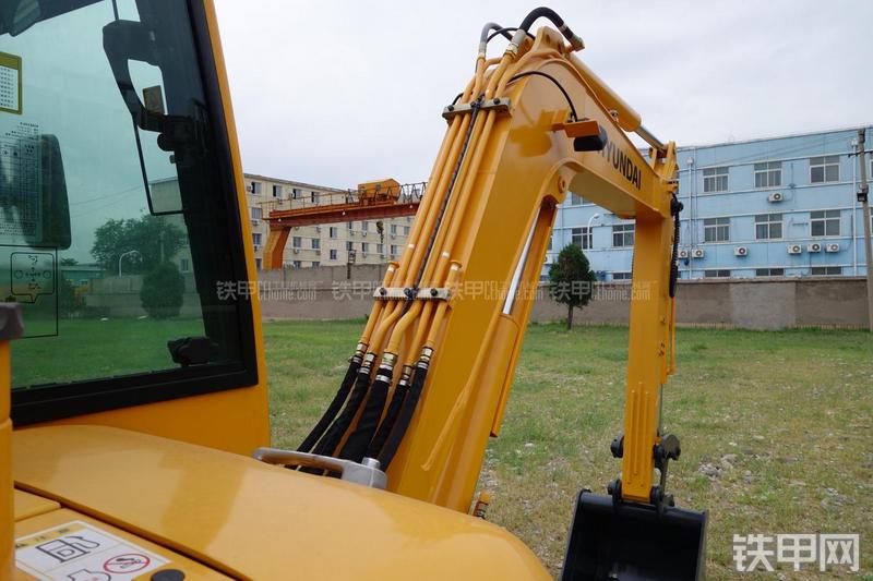 现代R60-9挖掘机局部