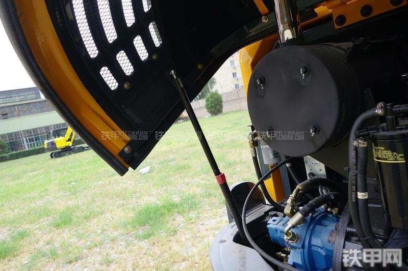 现代R60-9挖掘机局部