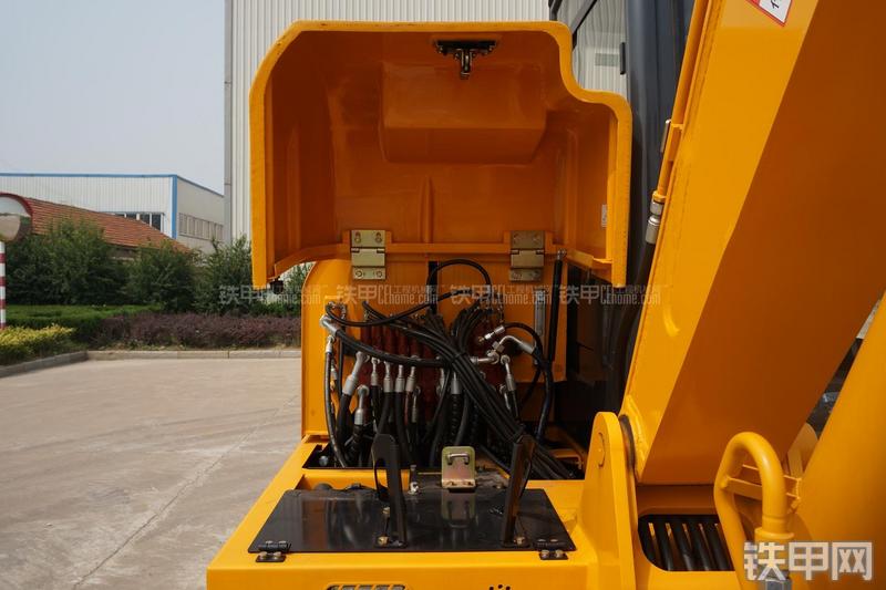 雷沃重工FR60挖掘机局部