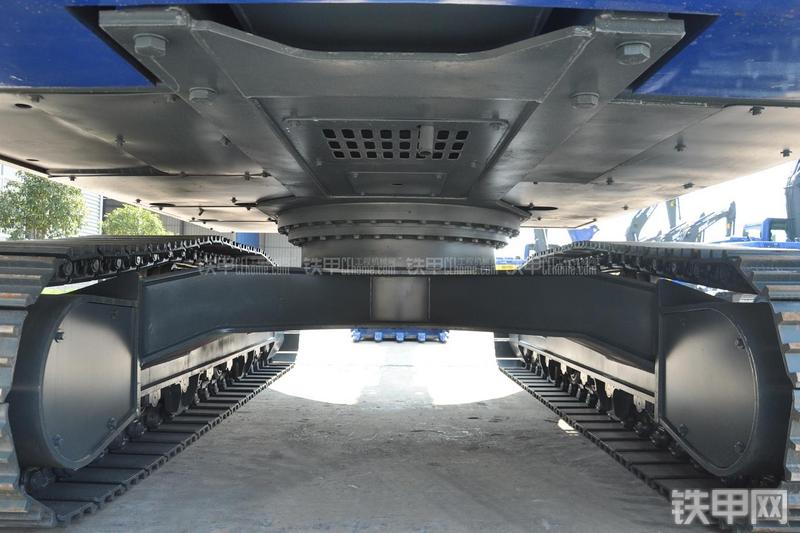 恒天九五JV235LC五十铃挖掘机局部