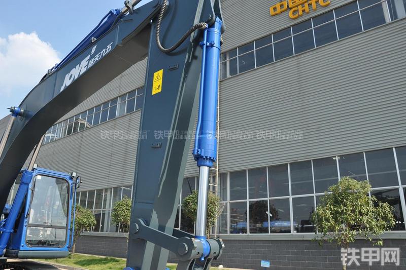 恒天九五JV235LC五十铃挖掘机局部