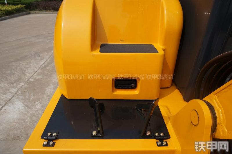 雷沃重工FR60挖掘机局部