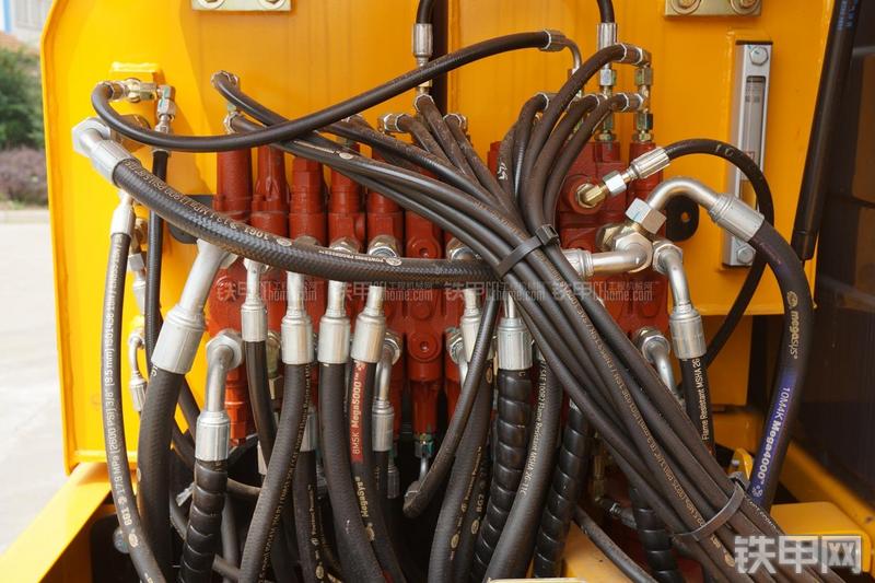 雷沃重工FR60挖掘机局部